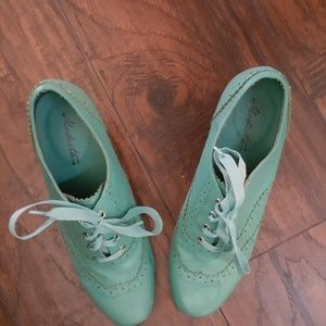 Aqua vintage style heels